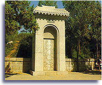 白居易の墓碑